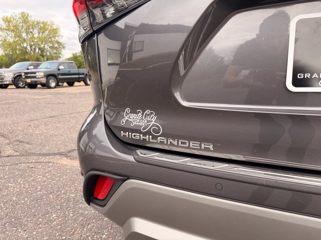 Used 2021 Toyota Highlander Platinum AWD/4WD image 17