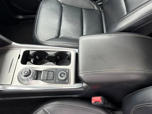 Used 2020 Ford Explorer XLT w/ Equipment Group 202A image 28