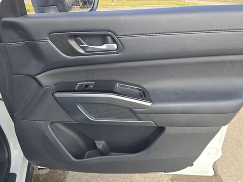 Used 2024 Nissan Pathfinder SL image 29