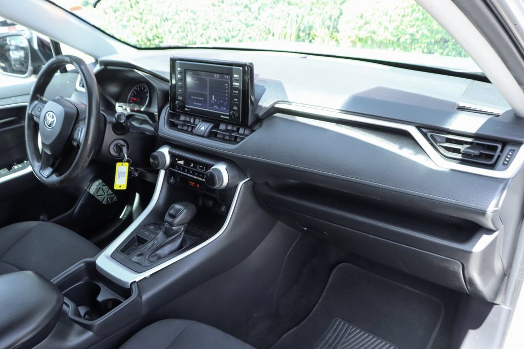 Used 2021 Toyota RAV4 LE FWD image 32