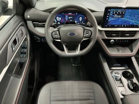 Used 2025 Ford Explorer ST-Line w/ Premium Package image 12