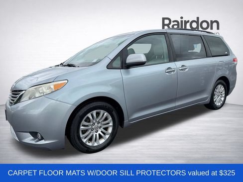 Used 2012 Toyota Sienna XLE FWD image 3