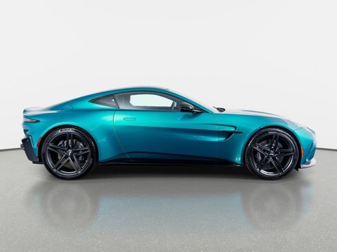 Used 2025 Aston Martin V8 Vantage Coupe image 5