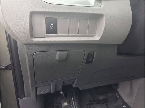 Used 2020 Toyota Sienna LE FWD image 17
