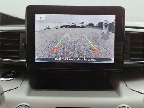 Used 2021 Ford Explorer XLT w/ Equipment Group 202A AWD/4WD image 24