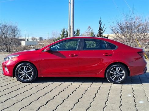 Used 2023 Kia Forte LXS image 2