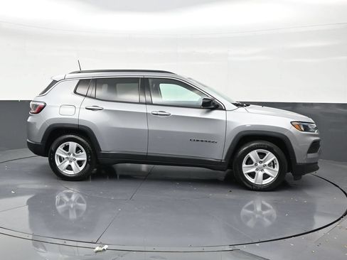 Used 2022 Jeep Compass Latitude FWD image 6