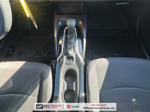 Used 2022 Toyota Corolla LE image 9