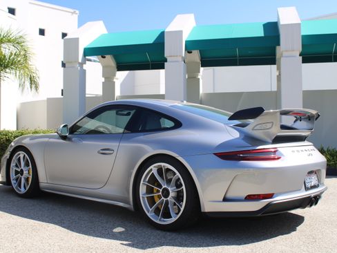 Used 2018 Porsche 911 GT3 RWD image 3
