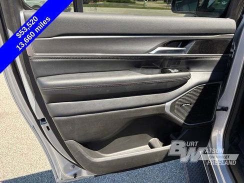 Used 2025 Jeep Wagoneer L Series II w/ 8-pass Seating Package AWD/4WD image 26