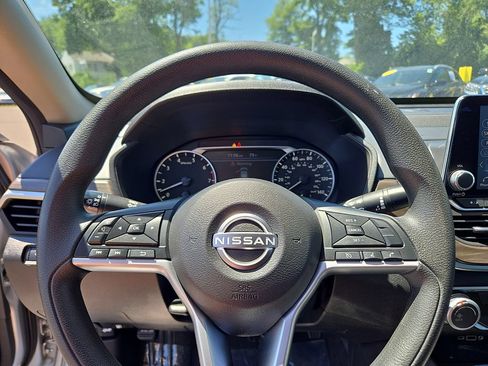 Used 2024 Nissan Altima 2.5 SV FWD image 21