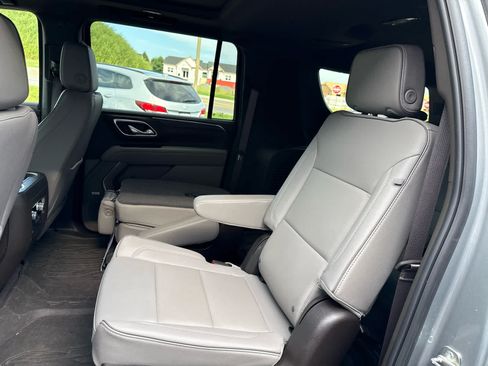 Used 2024 GMC Yukon XL SLT w/ SLT Premium Package AWD/4WD image 11