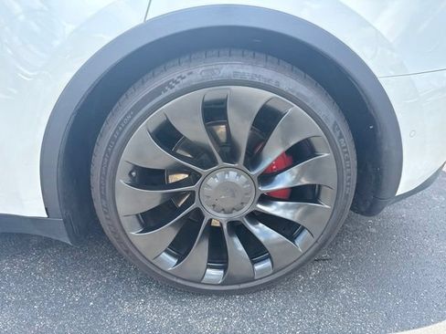 Used 2022 Tesla Model Y Performance AWD/4WD image 14