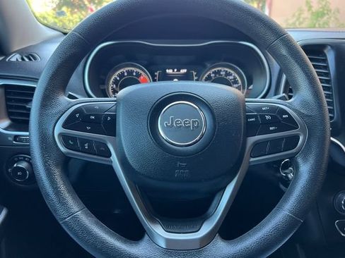 Used 2019 Jeep Cherokee Latitude w/ Popular Appearance Group AWD/4WD image 25