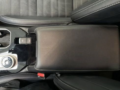 Used 2025 Mitsubishi Outlander SE FWD image 14