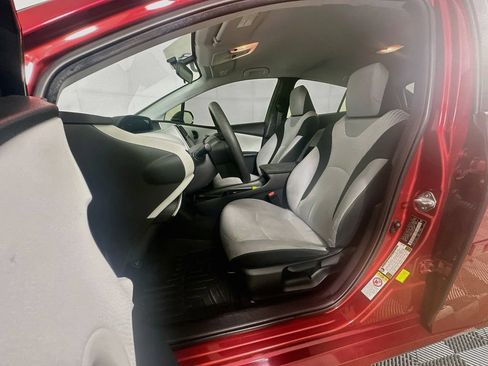 Used 2016 Toyota Prius Two FWD image 23