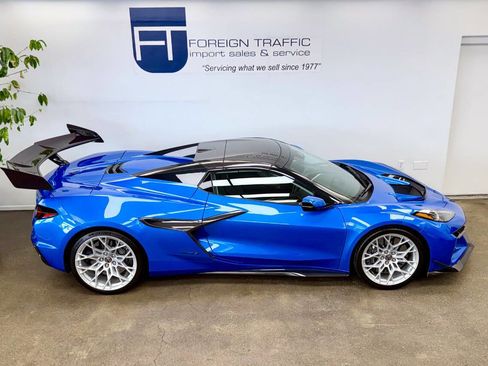 Used 2026 Chevrolet Corvette ZR1 w/ ZR1 Carbon Fiber Aero Package image 36