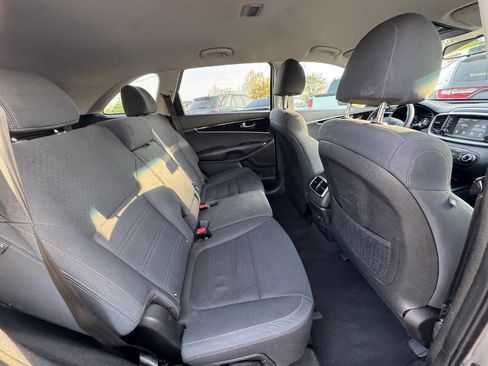 Used 2019 Kia Sorento L FWD image 9