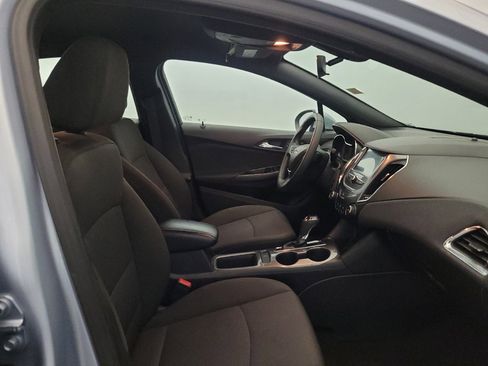 Used 2017 Chevrolet Cruze LT w/ Convenience Package FWD image 21
