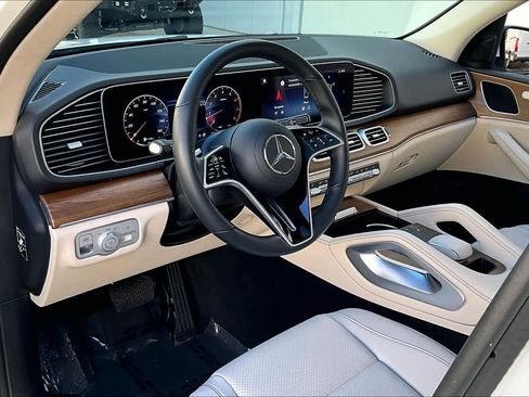 Used 2025 Mercedes-Benz GLE 350 4MATIC image 17