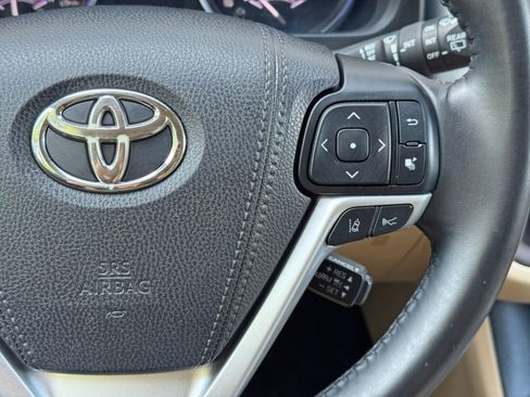 Used 2018 Toyota Highlander XLE FWD image 21