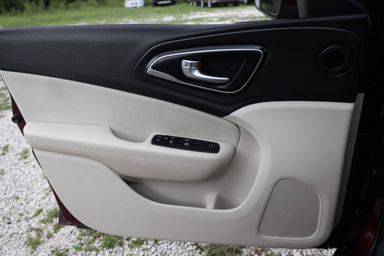 Used 2015 Chrysler 200 Limited w/ Convenience Group FWD image 37