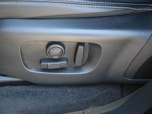 Used 2022 Land Rover Range Rover Velar R-Dynamic S image 19