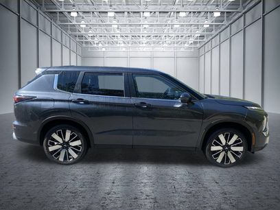 Used 2025 Mitsubishi Outlander SE