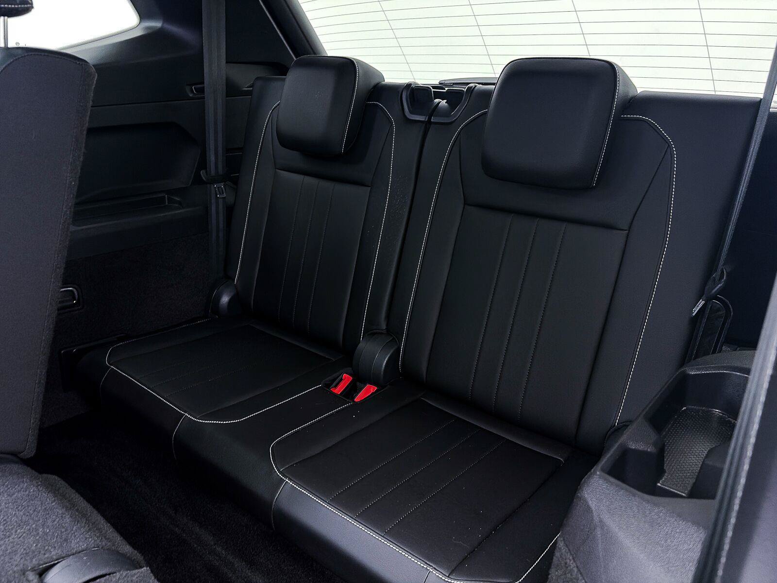 Used 2023 Volkswagen Tiguan SE R-Line FWD image 40
