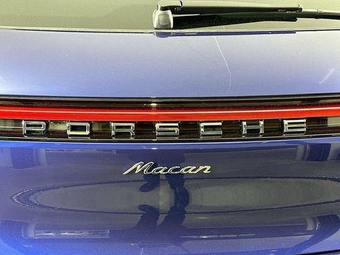 Certified 2026 Porsche Macan AWD/4WD image 31