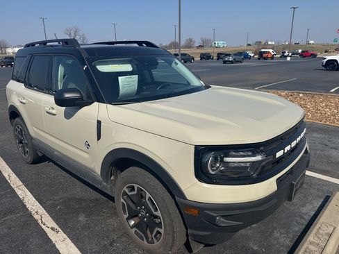 Used 2024 Ford Bronco Sport Outer Banks w/ Tech Package image 7