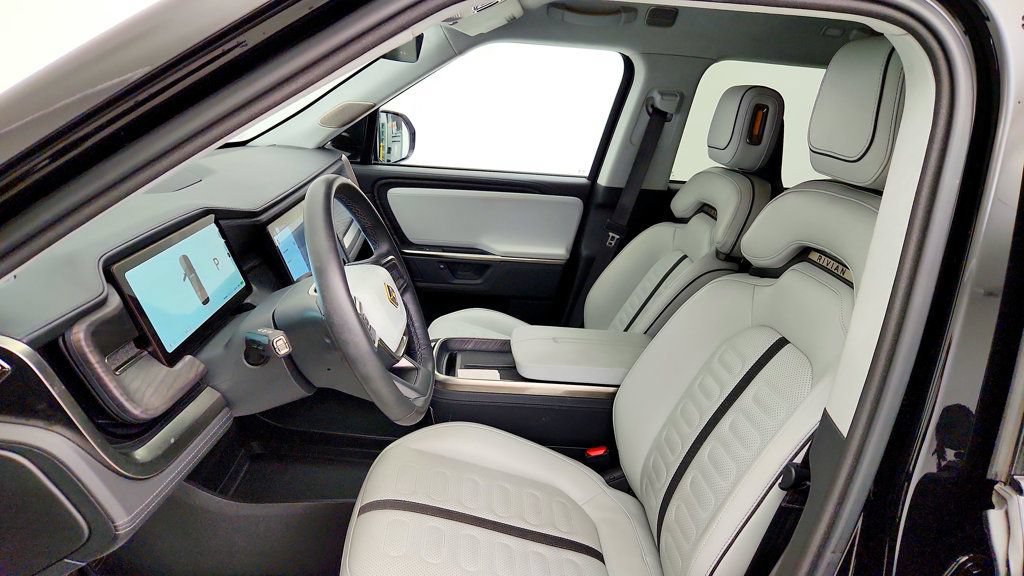 Used 2025 Rivian R1S Adventure Dual AWD/4WD image 19