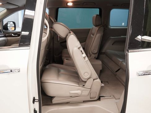 Used 2013 Nissan Quest SV w/ Leather Pkg image 19