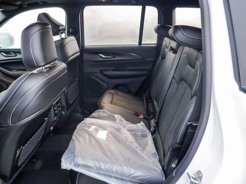 New 2025 Jeep Grand Cherokee Altitude image 20