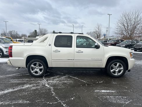 Used 2013 Chevrolet Avalanche LTZ image 2