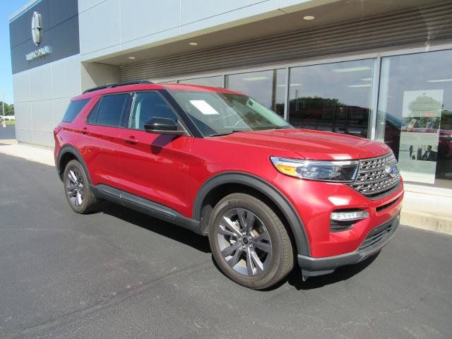 Certified 2024 Ford Explorer XLT w/ Equipment Group 202A AWD/4WD image 2
