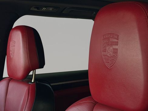 Used 2018 Porsche Cayenne Platinum Edition w/ Premium Package image 28