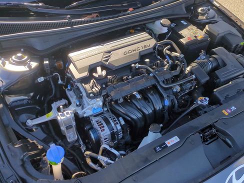 Certified 2025 Hyundai Elantra Limited FWD image 29