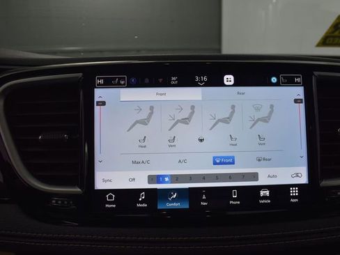 Used 2023 Chrysler Pacifica Limited FWD image 24