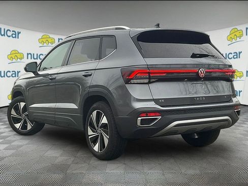 Used 2025 Volkswagen Taos SE w/ Panoramic Sunroof Package AWD/4WD image 4