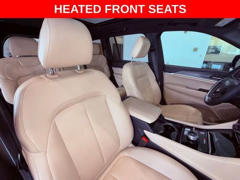 Used 2024 Jeep Grand Cherokee Limited w/ Black Appearance Package image 12