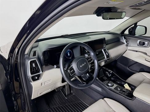 Used 2023 Kia Sorento SX Prestige image 9