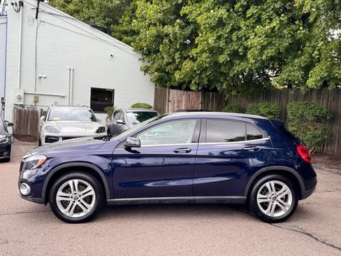 Used 2019 Mercedes-Benz GLA 250 4MATIC w/ Premium Package image 3