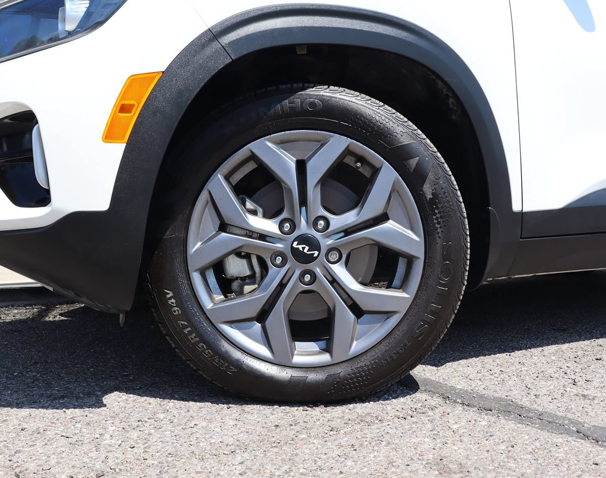Used 2024 Kia Seltos LX AWD/4WD image 5