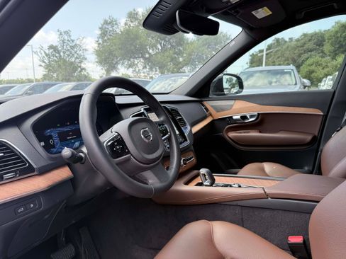 Certified 2024 Volvo XC90 T8 Plus AWD/4WD image 8
