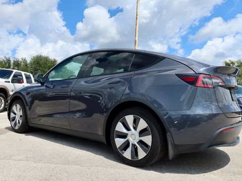 Used 2021 Tesla Model Y Long Range AWD/4WD image 2