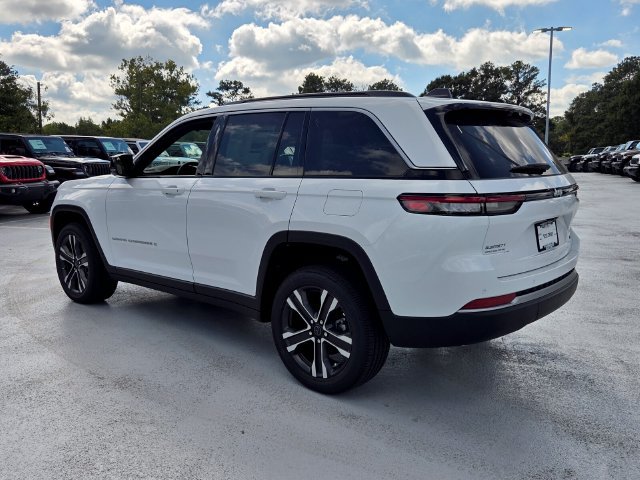 New 2027 Jeep Grand Cherokee Limited RWD image 6