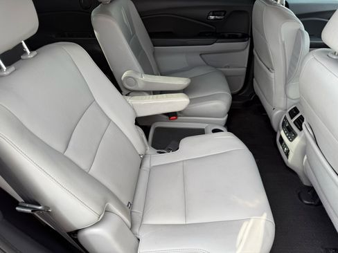 Used 2019 Honda Pilot Touring image 34