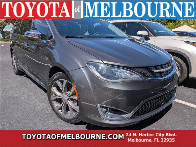 Used 2017 Chrysler Pacifica Limited FWD image 1