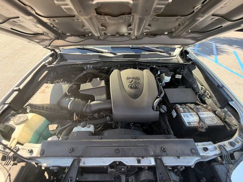Used 2019 Toyota Tacoma SR5 RWD image 13